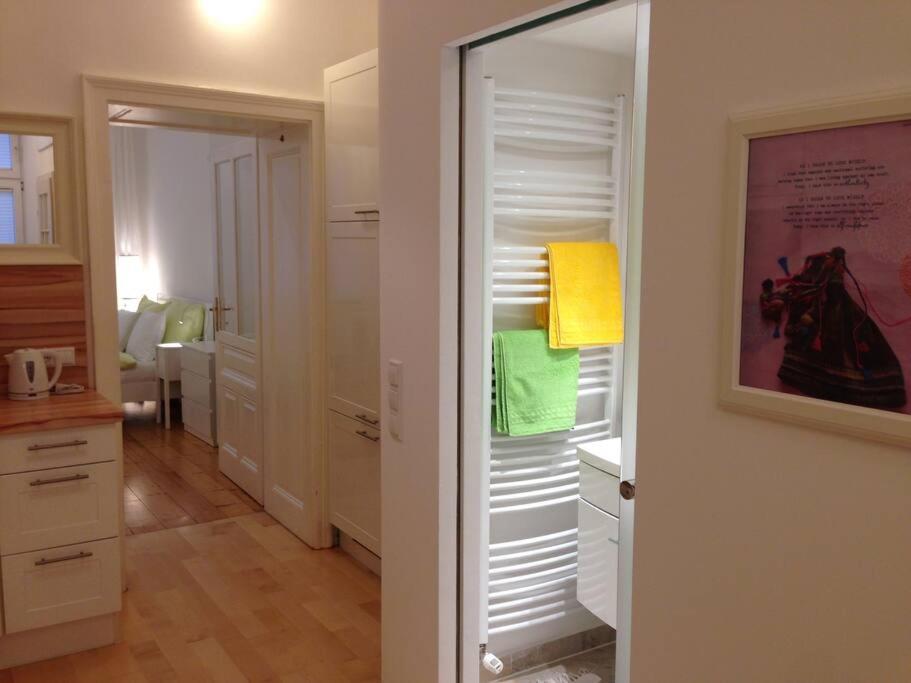 וינה Danube Art Apartments מראה חיצוני תמונה